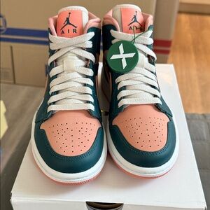 Womens air jordans size 5.5 beverly hills theme brand new